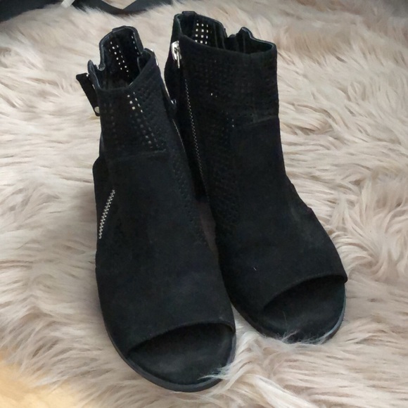 Black Faux Suede Backless Heel - Forever 21 - Picture 3 of 5